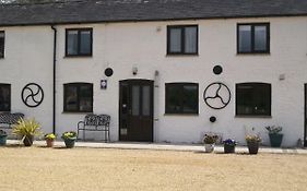 2 Barge Cottage